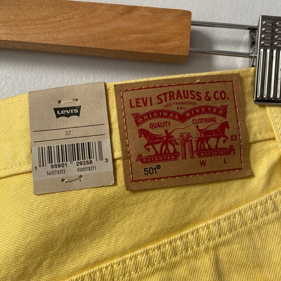 Levi’s 501 shorts women’s, 100% cotton, bright yellow, high rise, size 32 - Picture 4 of 6